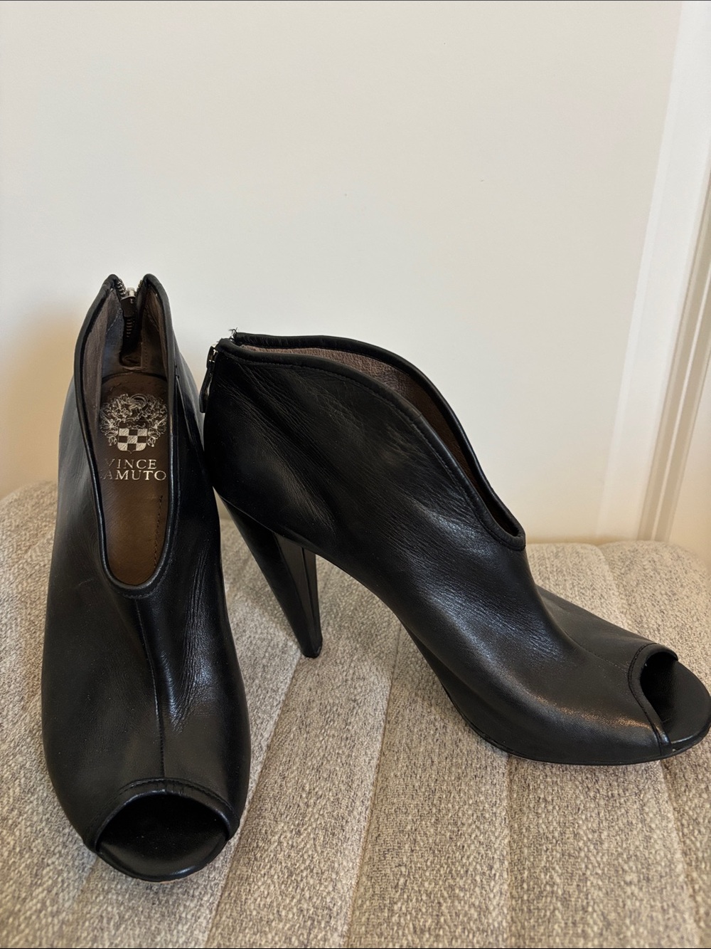 Vince Camuto Supple Black Leather Peep-Toe Heel Booties Size 9